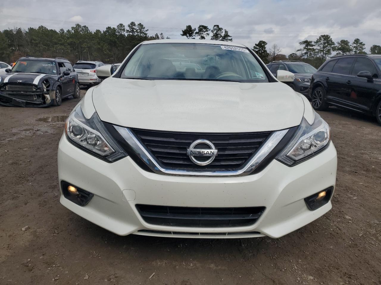 2017 Nissan Altima - Image 5