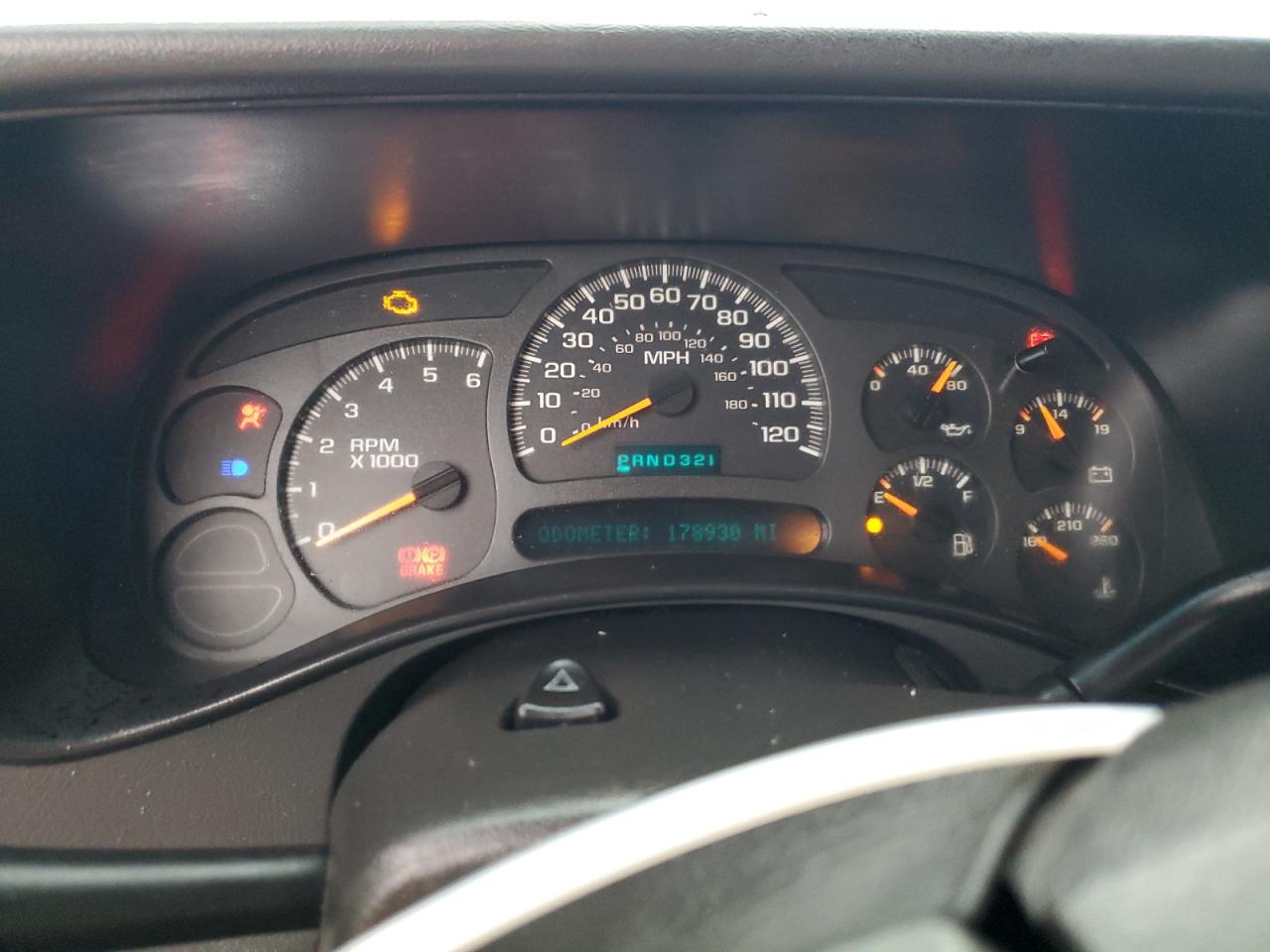 2004 Chevrolet Silverado - Image 9