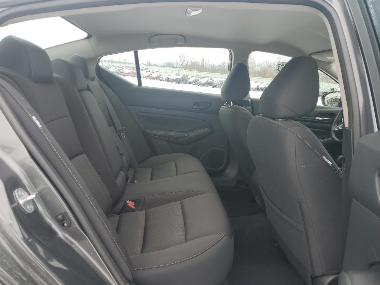 2024 Nissan Altima - Image 10