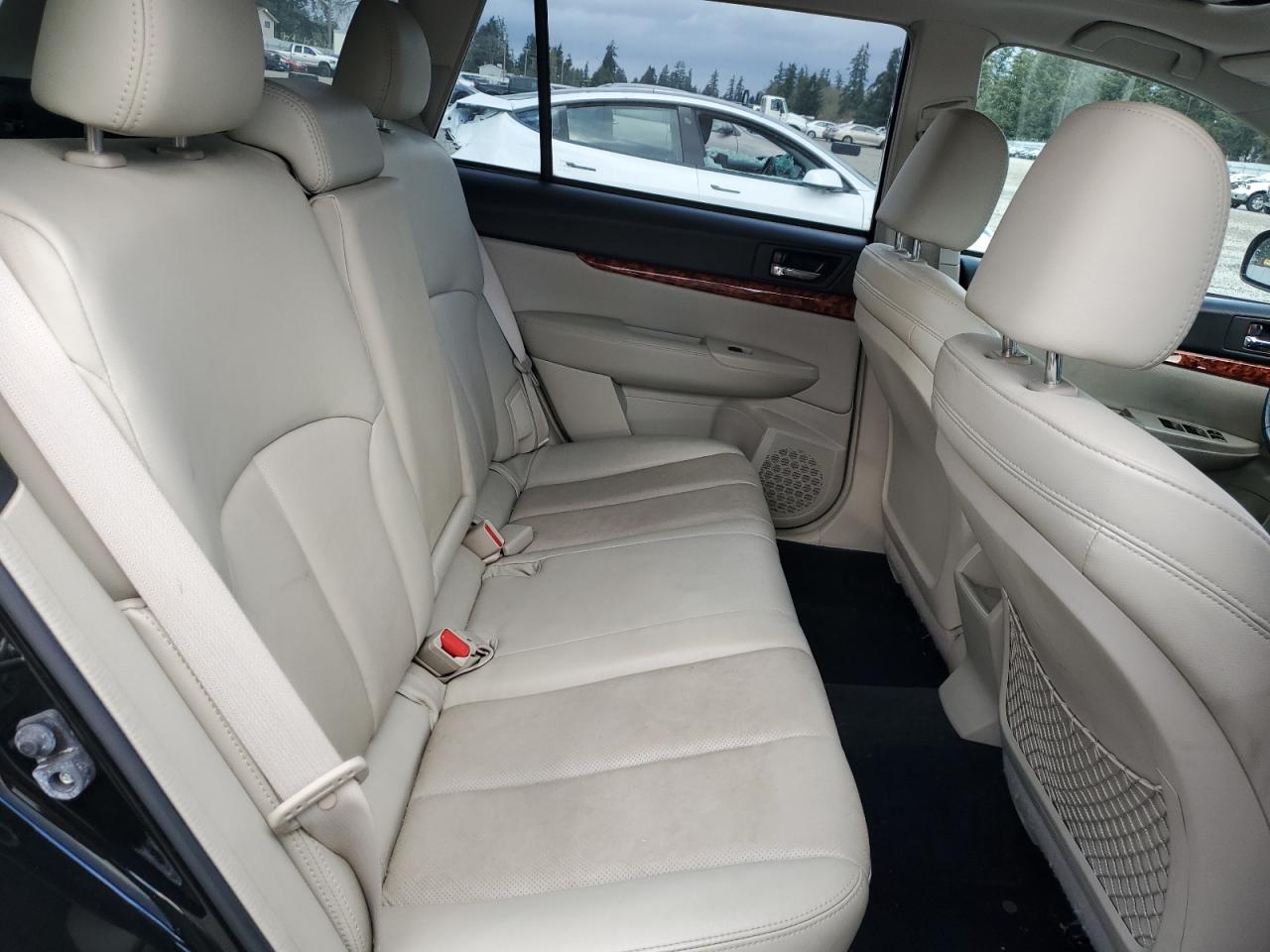 2010 Subaru Outback - Image 11