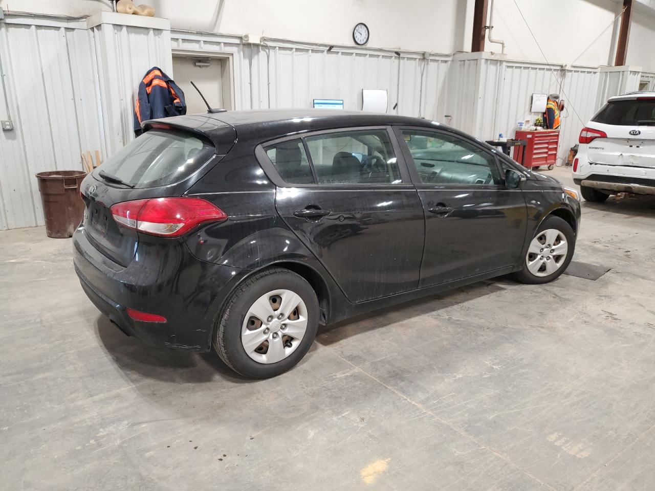 2017 Kia Forte - Image 3