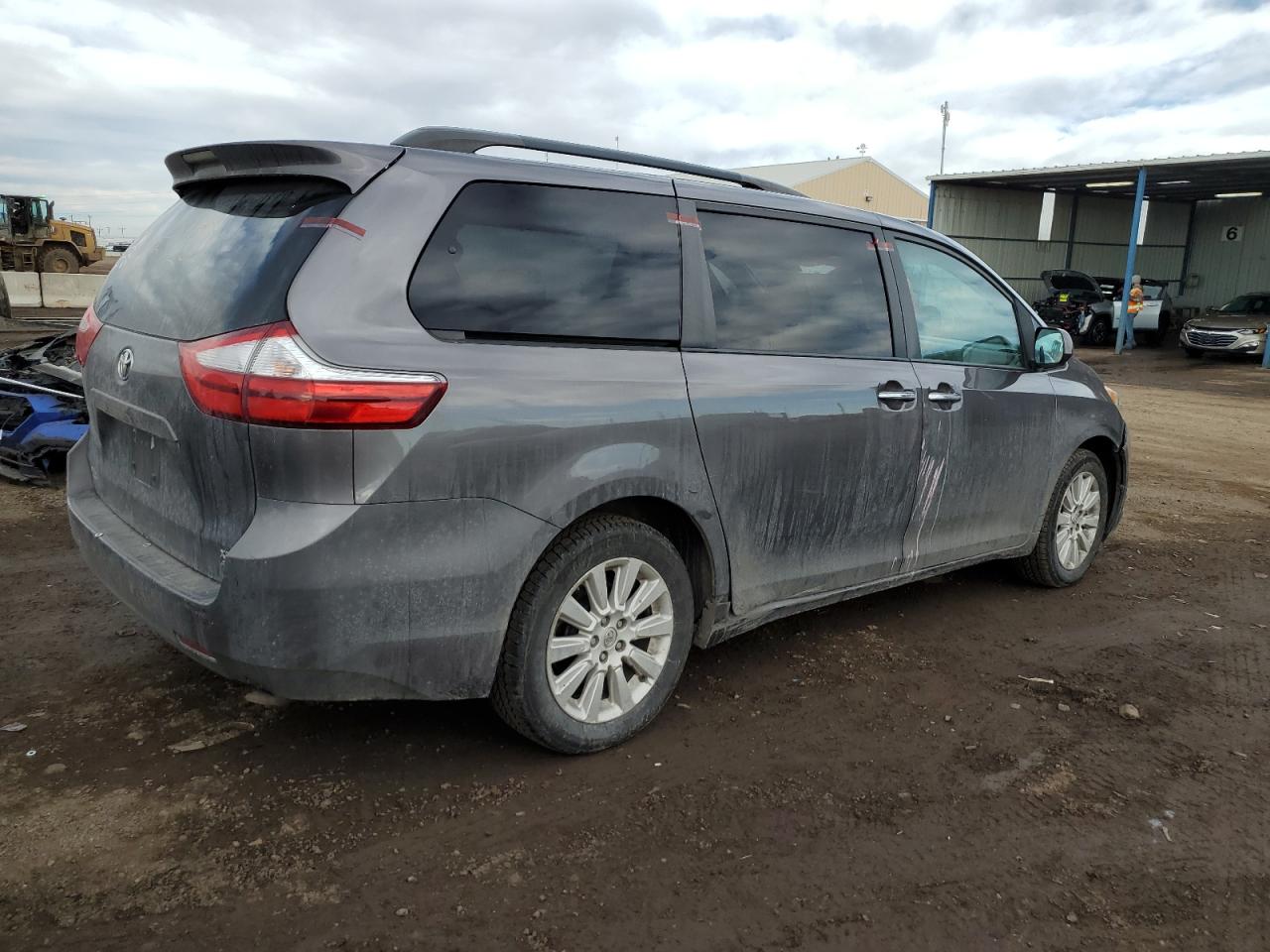2015 Toyota Sienna - Image 3