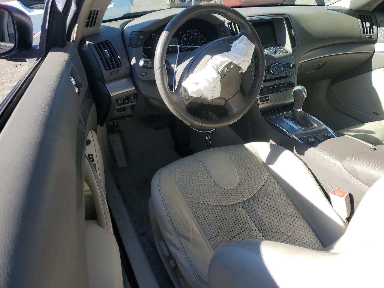 2011 Infiniti G - Image 8