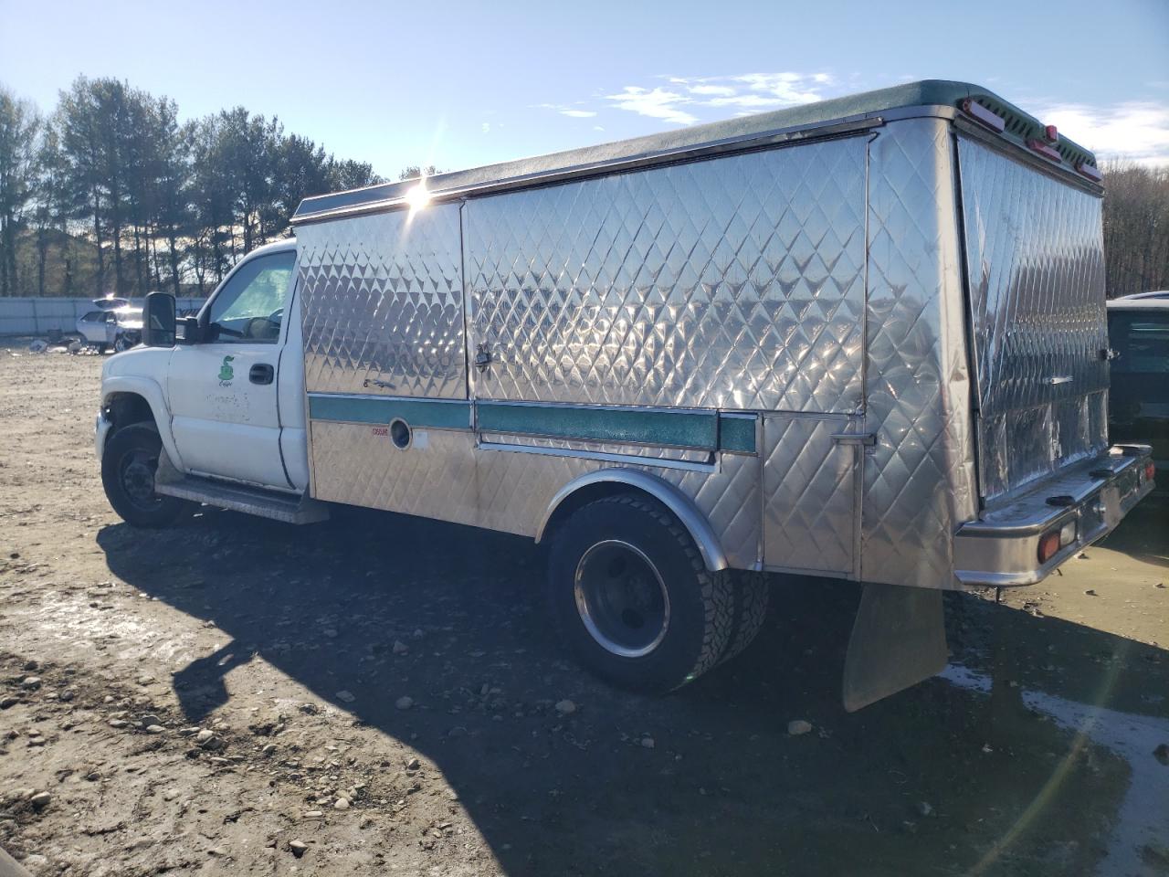 2005 GMC Sierra - Image 2