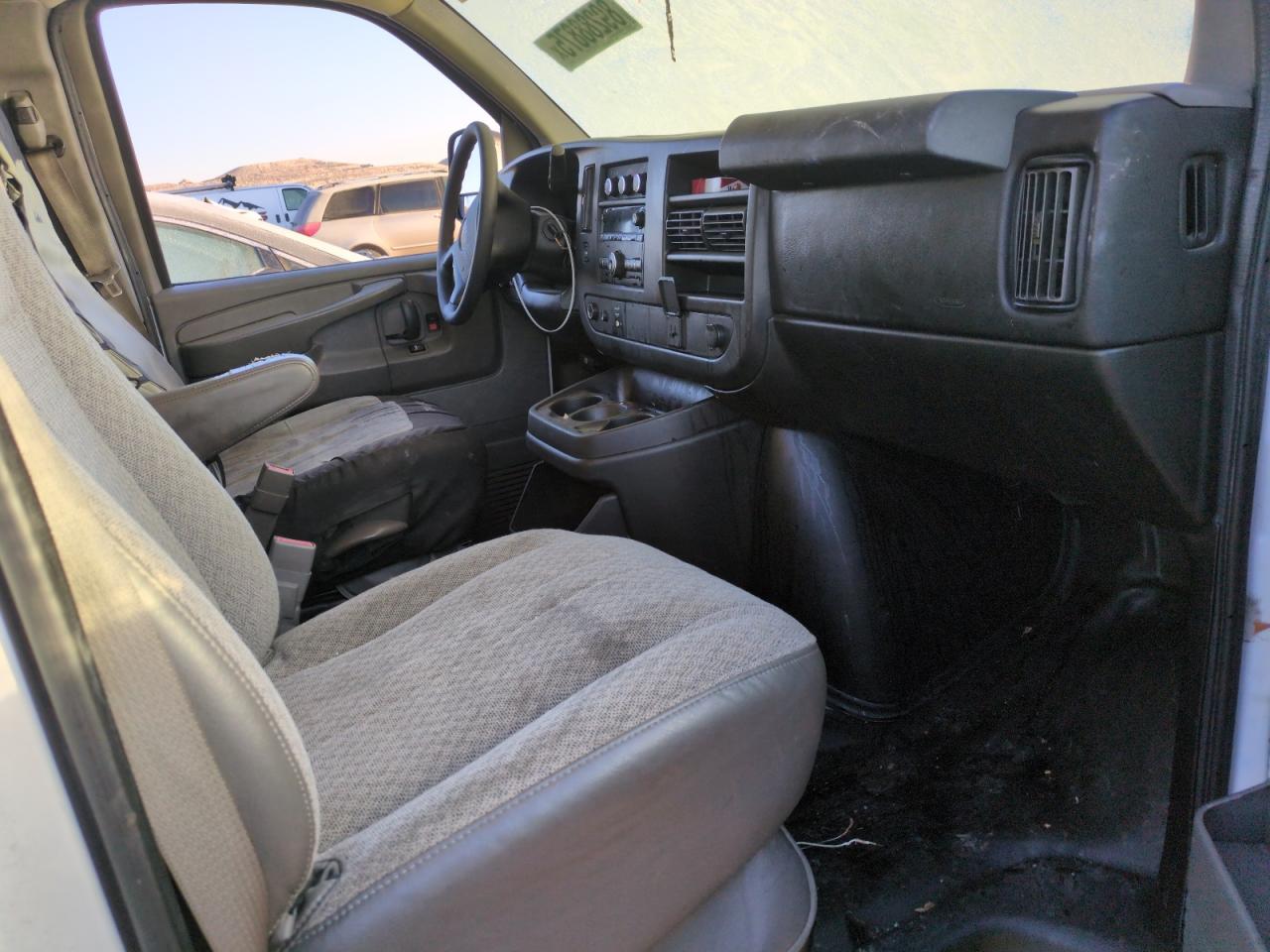2015 GMC Savana - Image 8