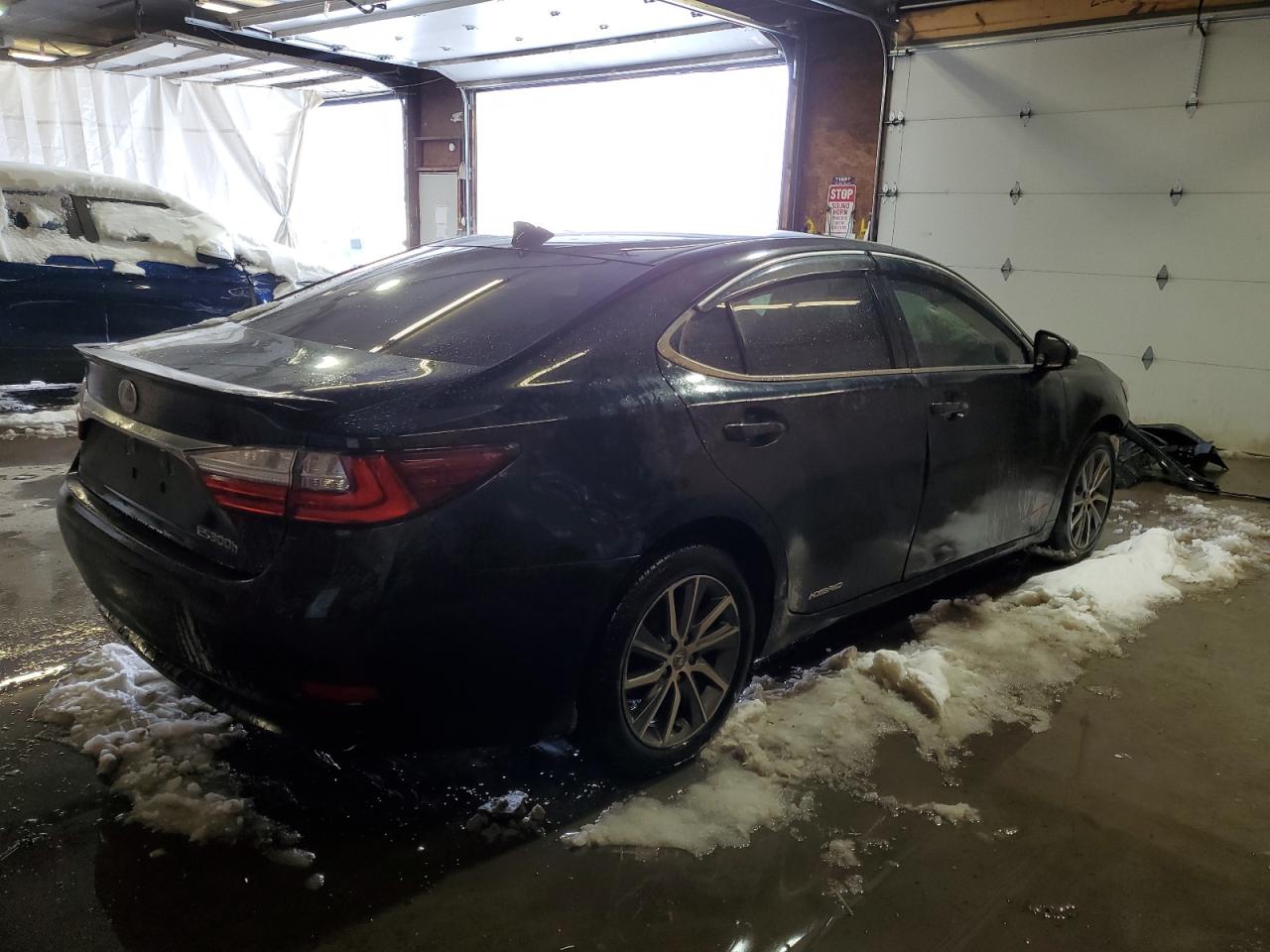 2017 Lexus ES - Image 3