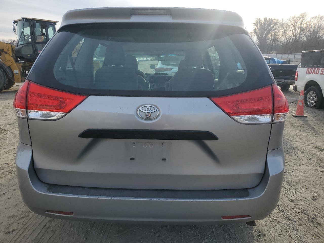 2013 Toyota Sienna - Image 6