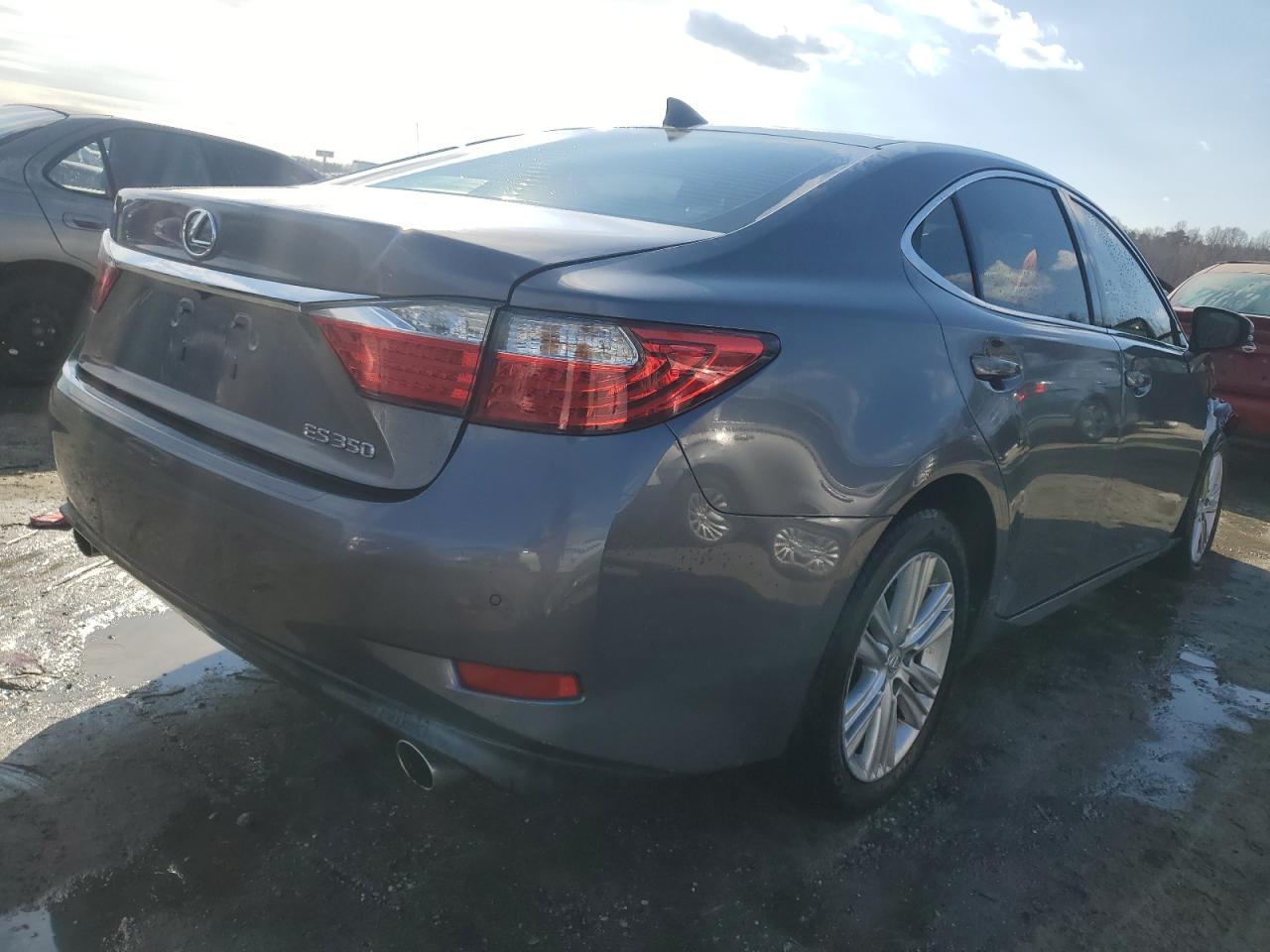 2015 Lexus ES - Image 3