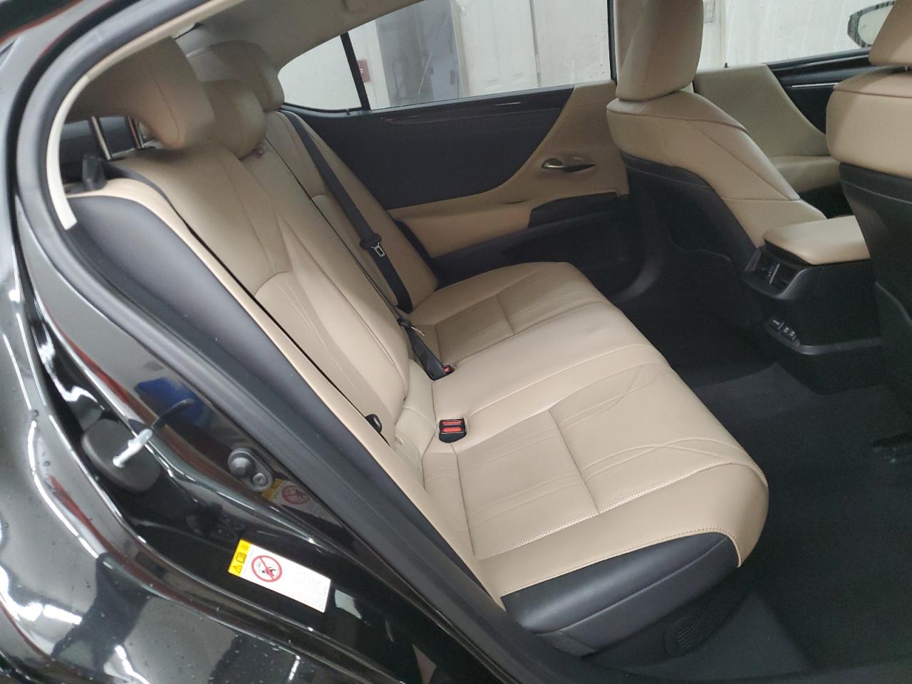 2019 Lexus ES - Image 10