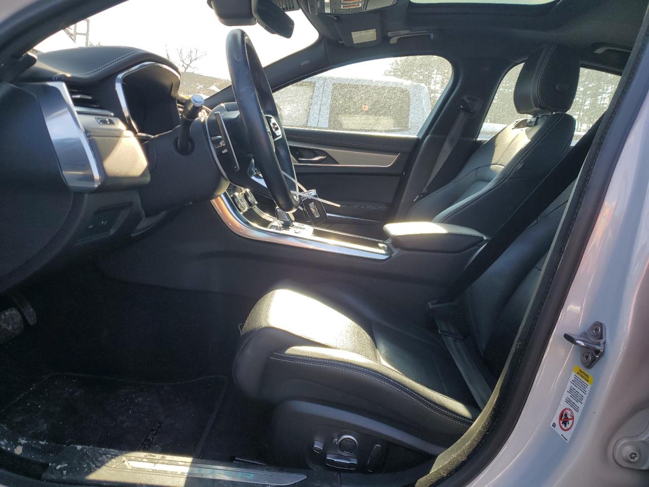2021 Jaguar XF - Image 7