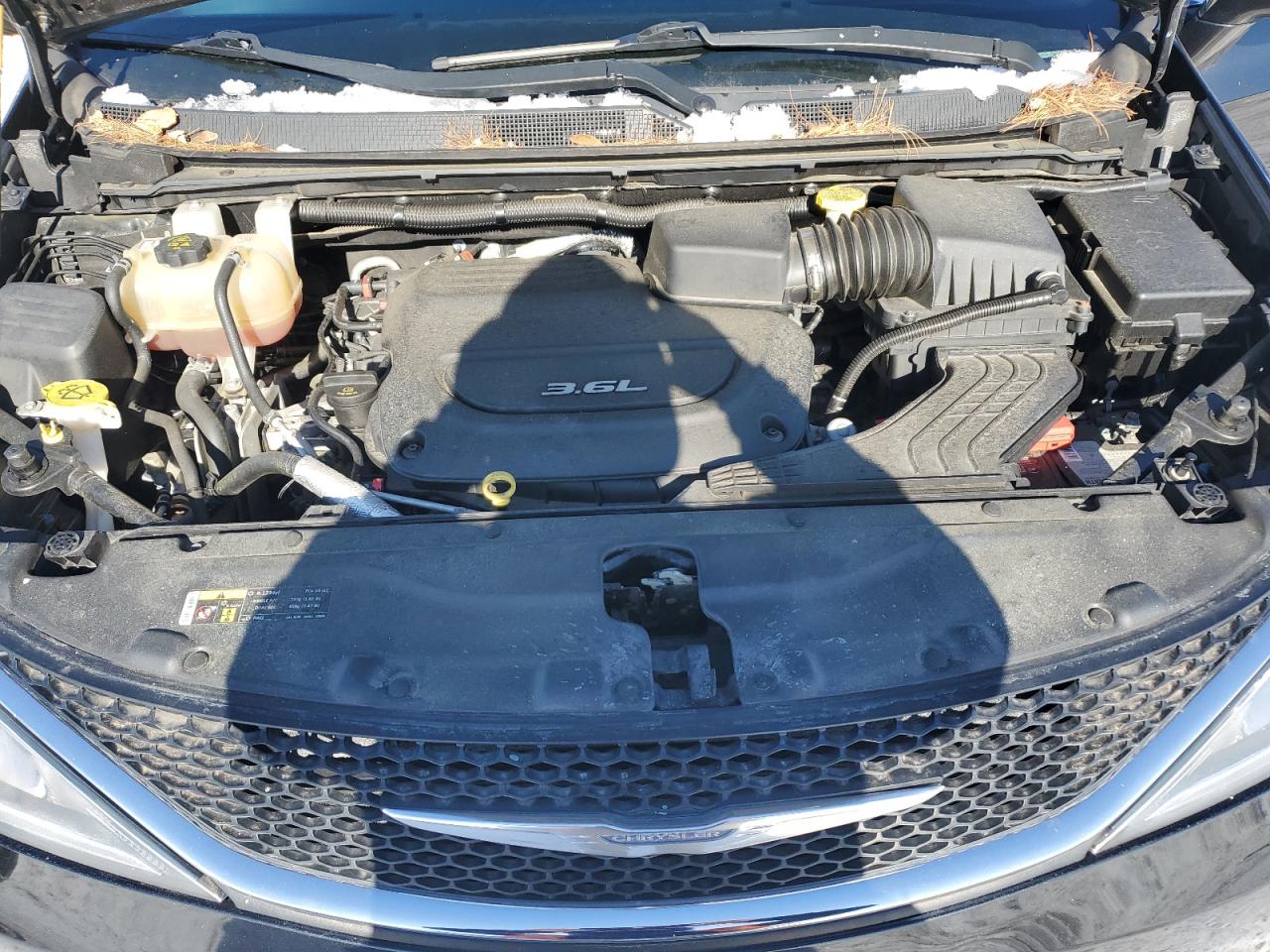 2017 Chrysler Pacifica - Image 12
