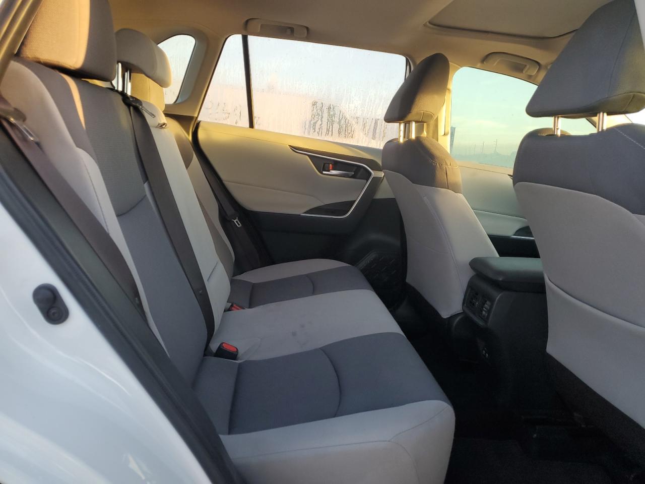 2019 Toyota RAV 4 - Image 11