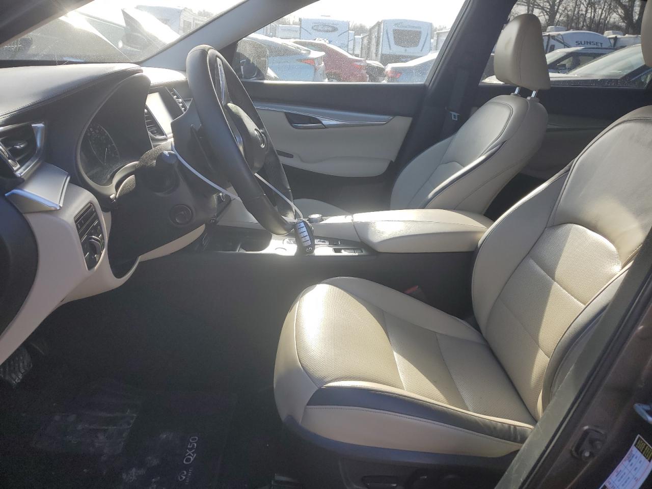 2019 Infiniti QX50 - Image 7
