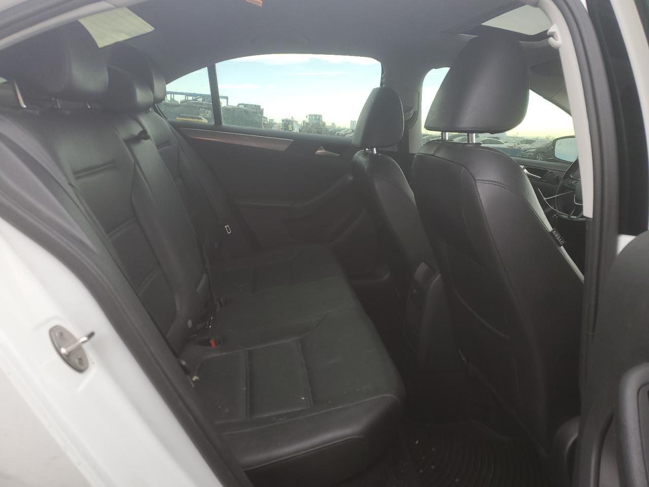 2017 Volkswagen Jetta - Image 10