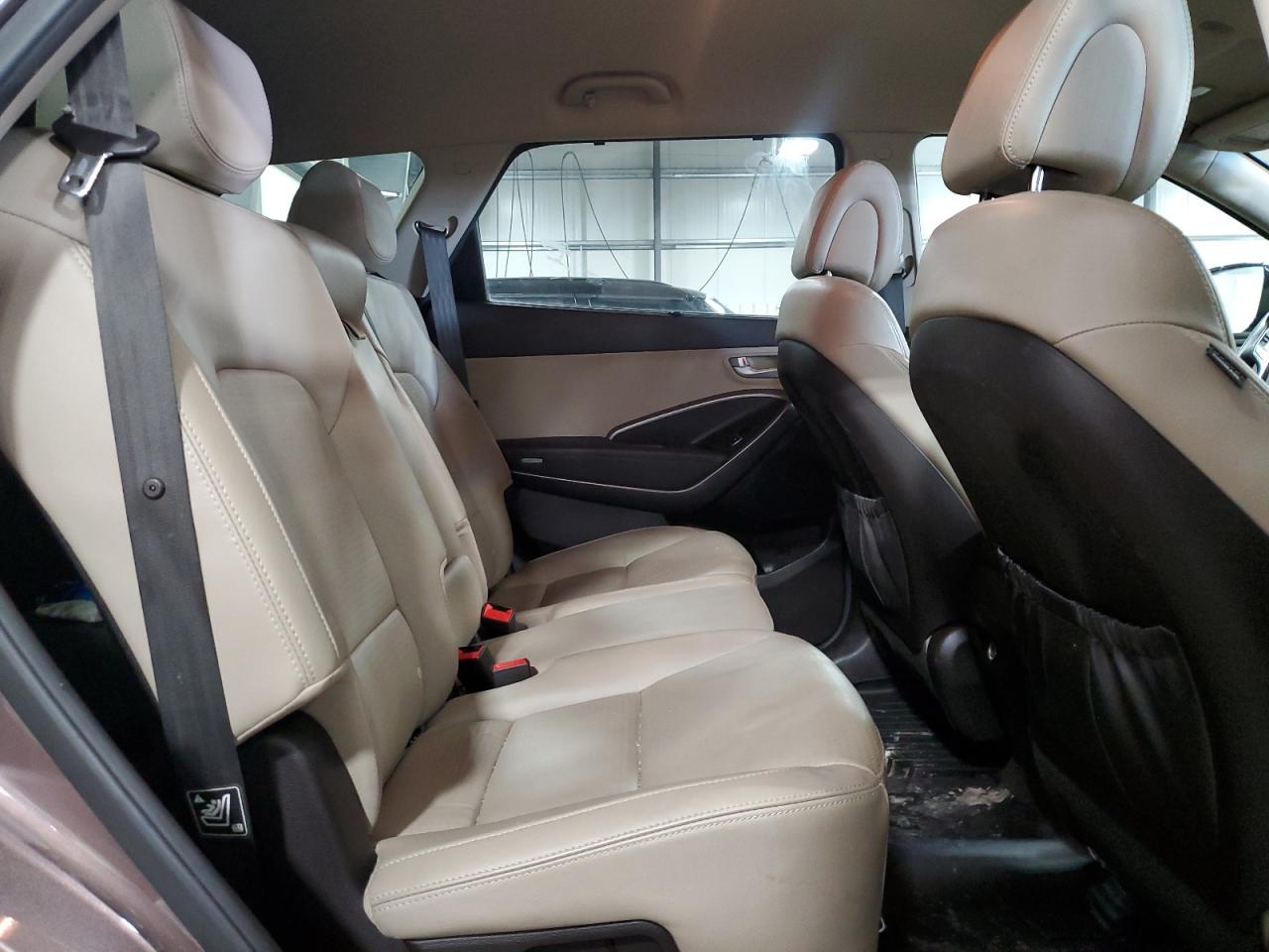 2014 Hyundai Santa Fe - Image 12