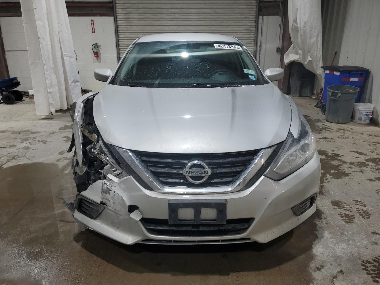 2017 Nissan Altima - Image 5