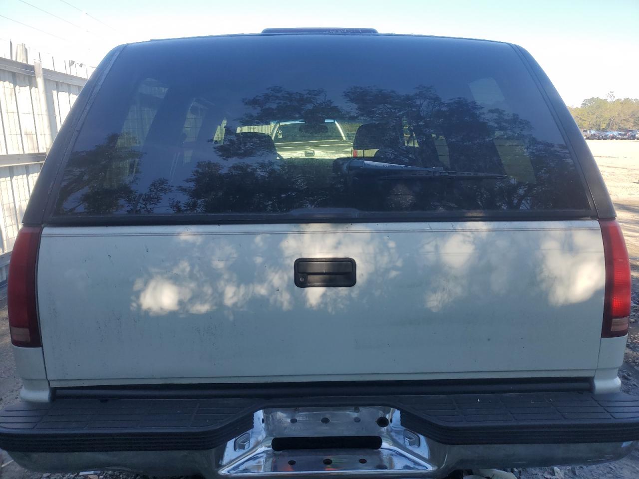 1998 Chevrolet Tahoe K1500 VIN: 1GNEK13R1WJ337920 Lot: 87157844