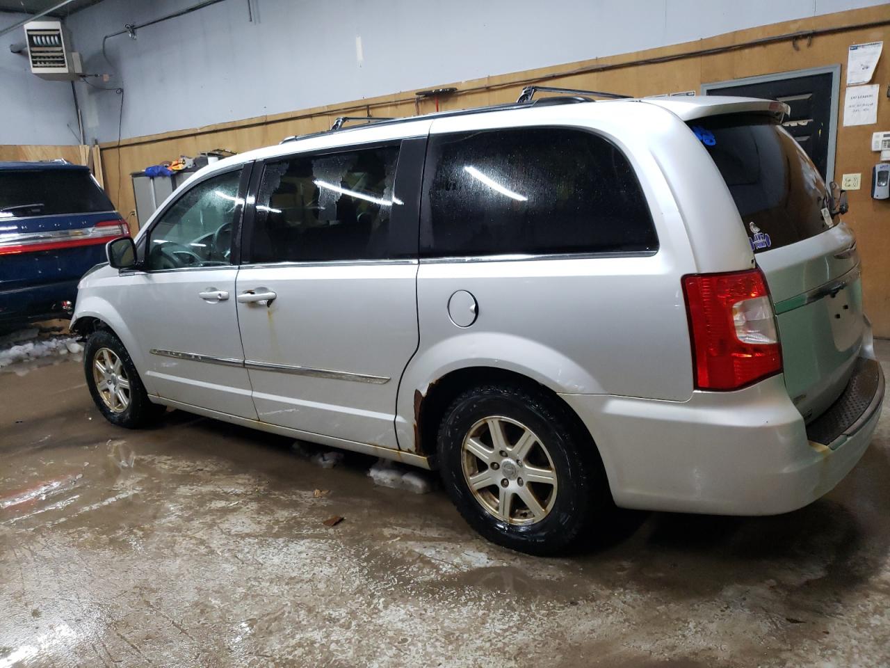 2012 Chrysler Town & Country - Image 2