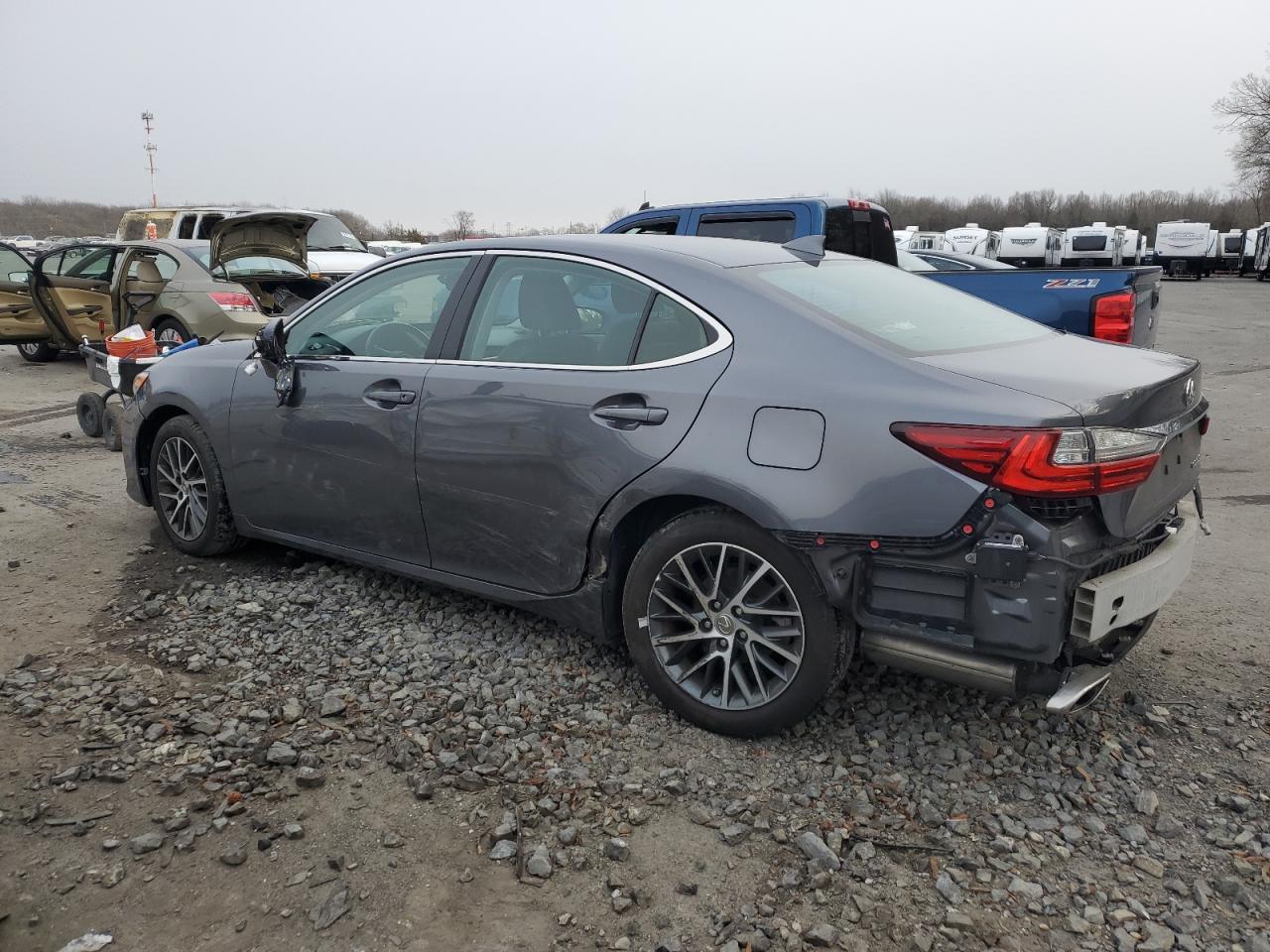 2017 Lexus ES - Image 2