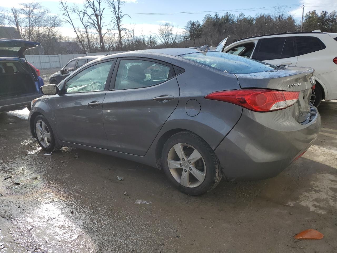 2013 Hyundai Elantra - Image 2