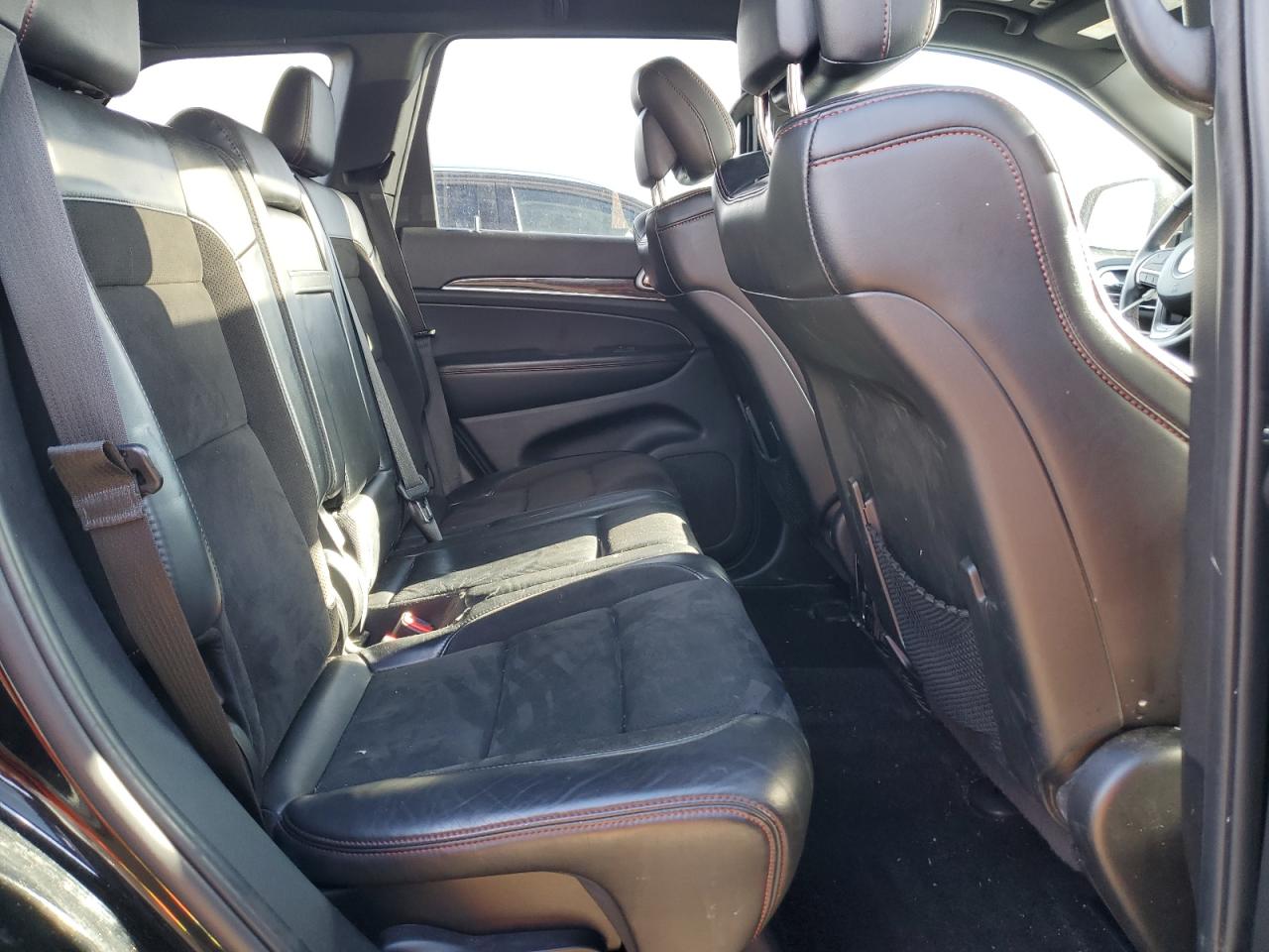 2018 Jeep Grand Cherokee - Image 11