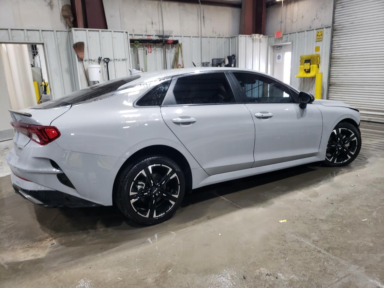 2024 Kia K5 - Image 3