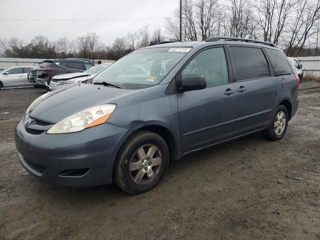2009 Toyota Sienna - Image 1