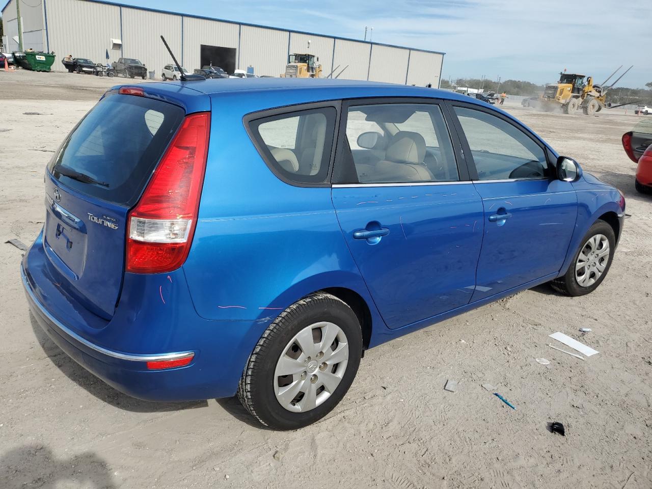 2010 Hyundai Elantra - Image 3