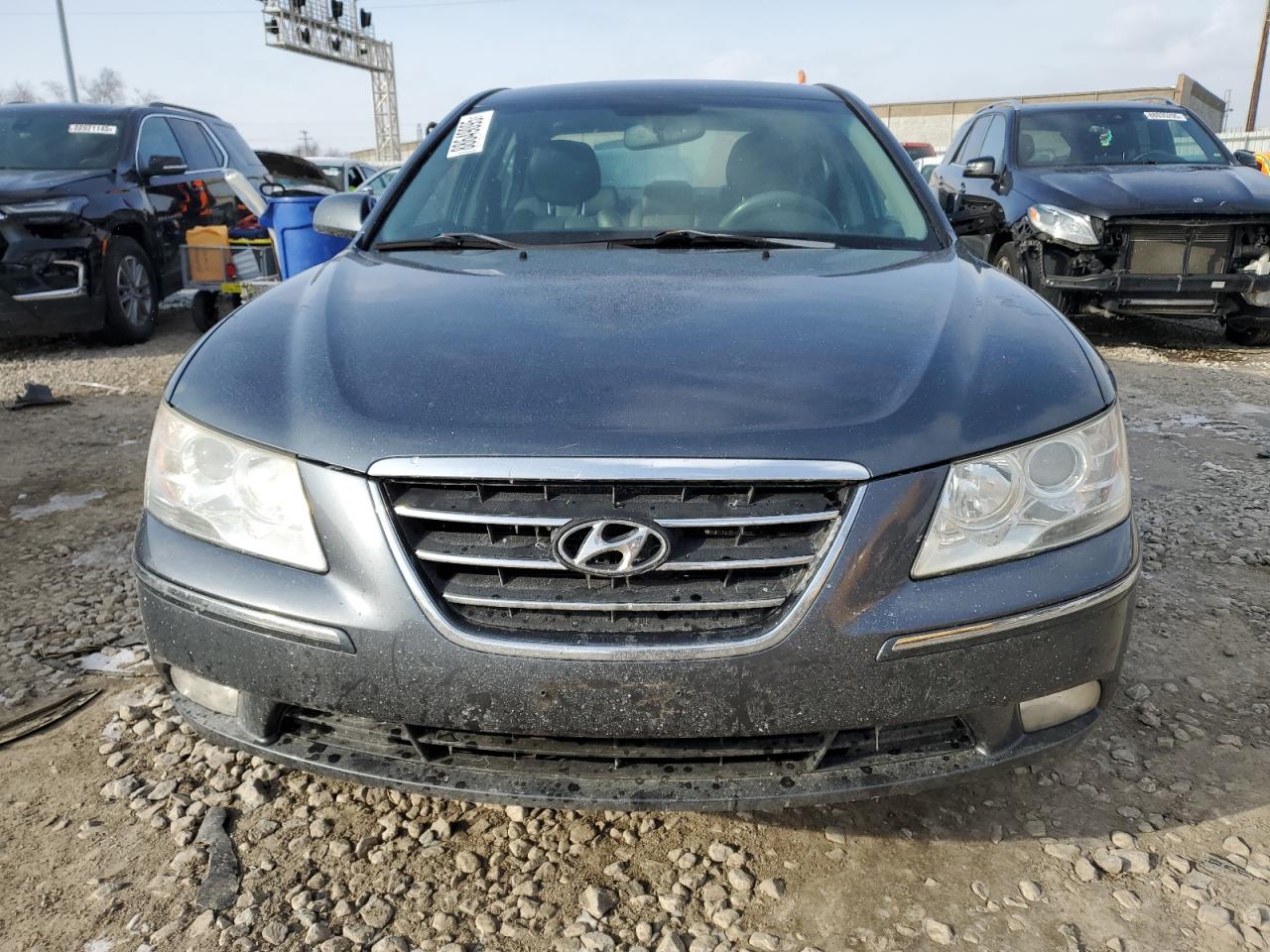 2010 Hyundai Sonata - Image 5