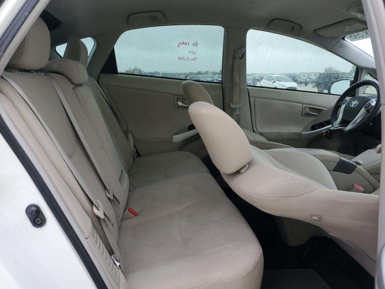 2013 Toyota Prius - Image 10