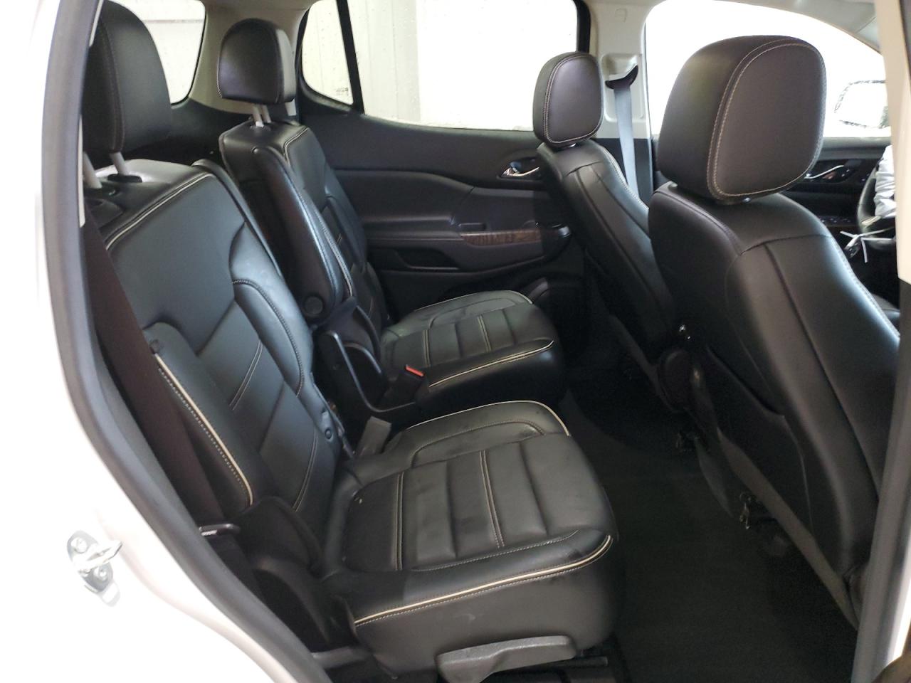 2021 GMC Acadia - Image 11