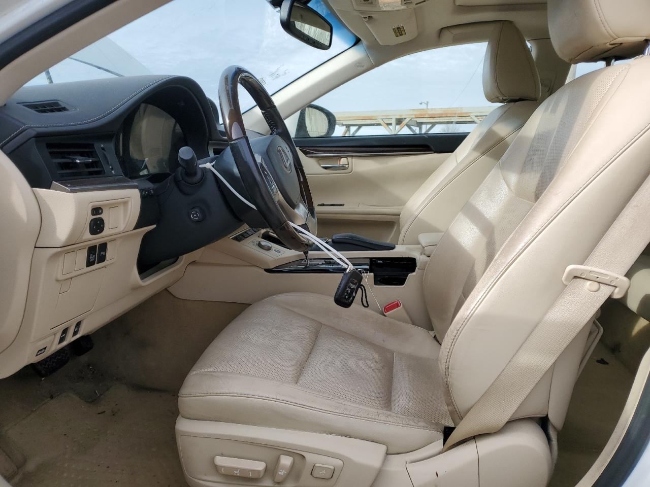 2015 Lexus ES - Image 7