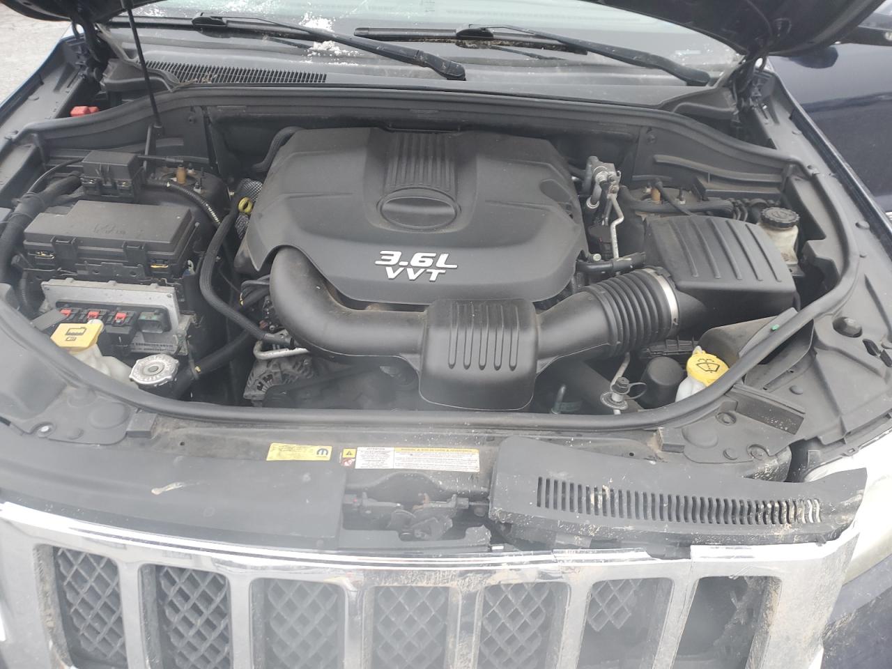 2012 Jeep Grand Cherokee - Image 12