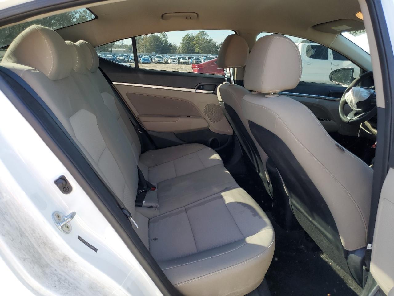 2019 Hyundai Elantra - Image 10