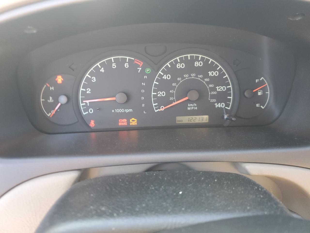 2002 Hyundai Elantra - Image 9