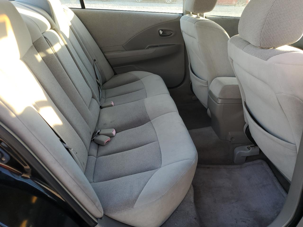 2003 Nissan Altima - Image 10