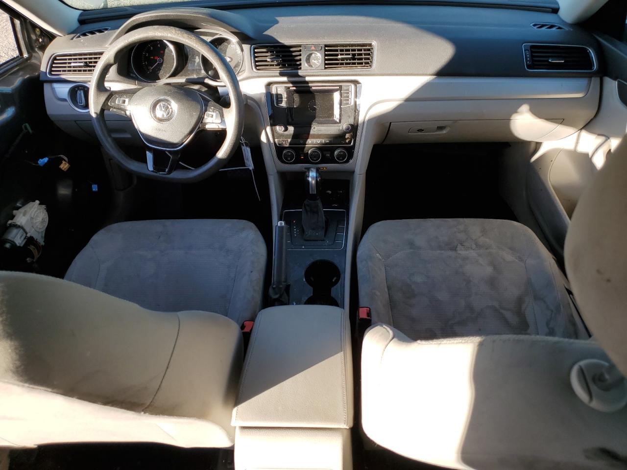 2016 Volkswagen Passat - Image 8
