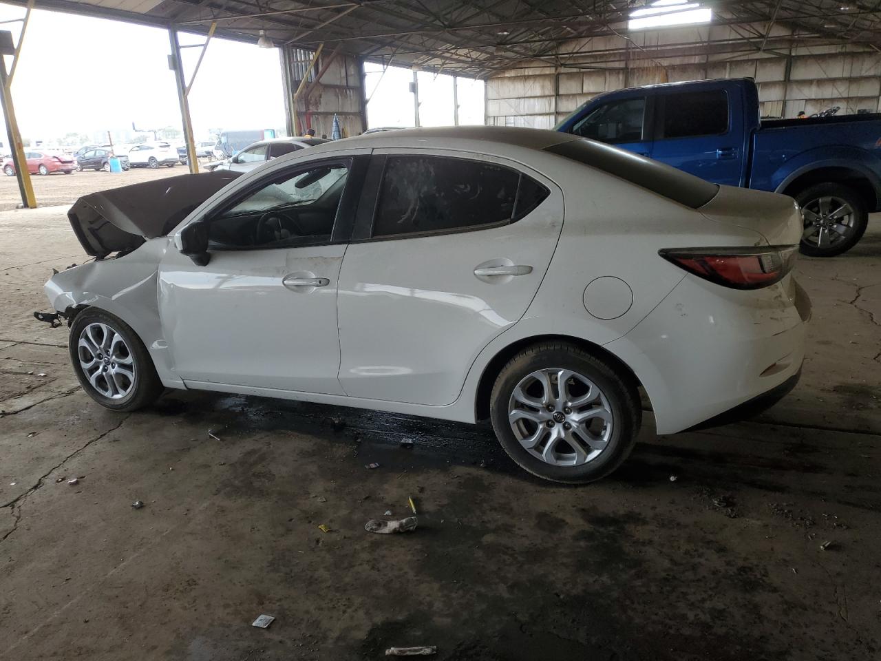 2017 Toyota Yaris - Image 2