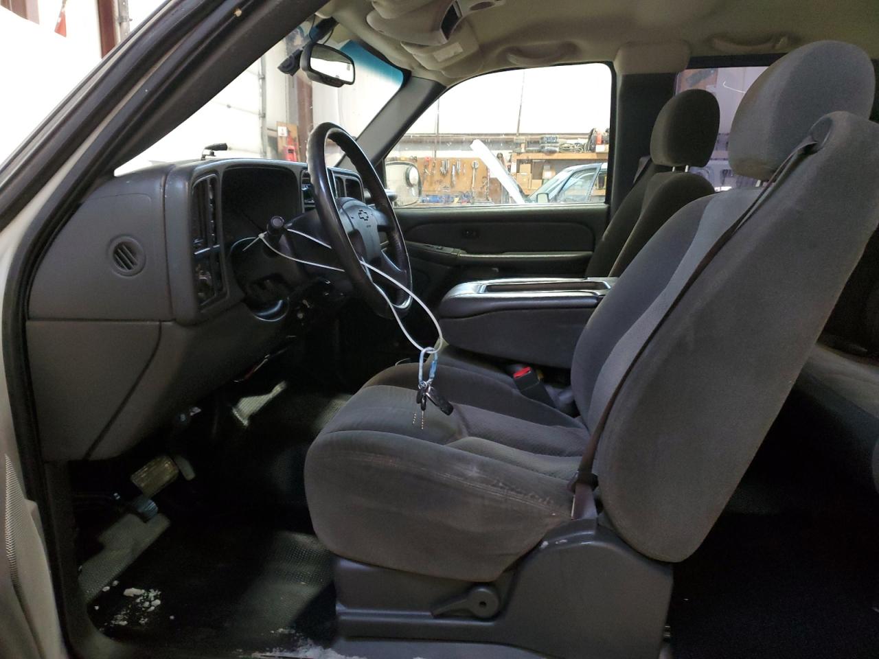 2004 Chevrolet Silverado - Image 7