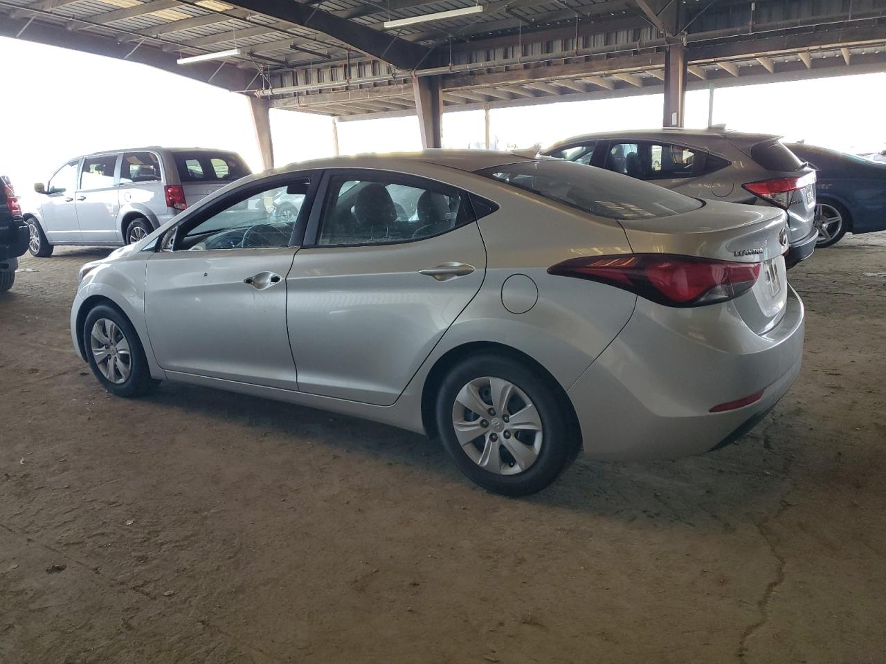 2016 Hyundai Elantra - Image 2