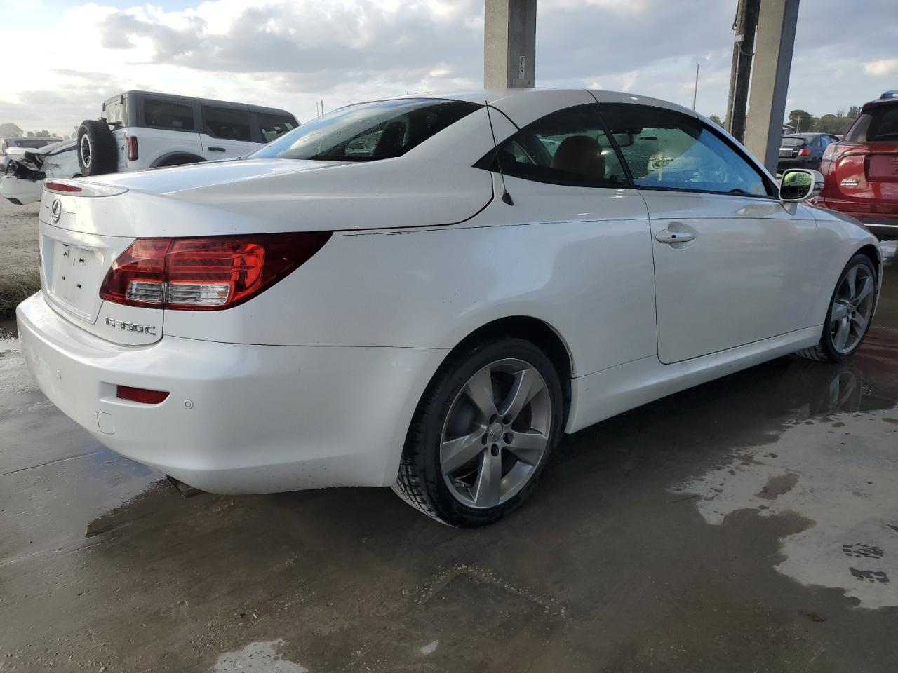 2011 Lexus IS - Image 3