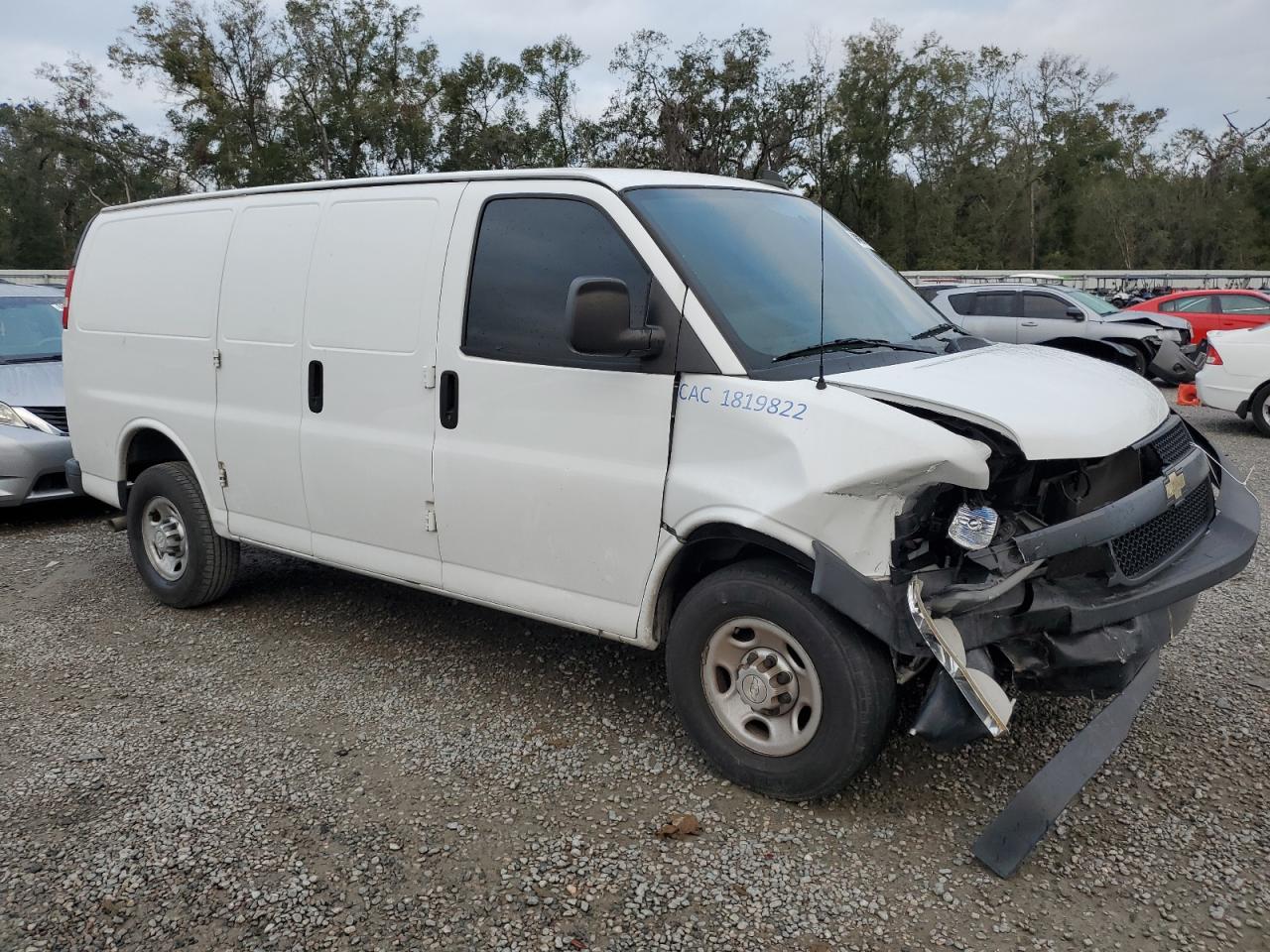 VIN 1GCWGAFP7J1188883 2018 CHEVROLET EXPRESS no.4