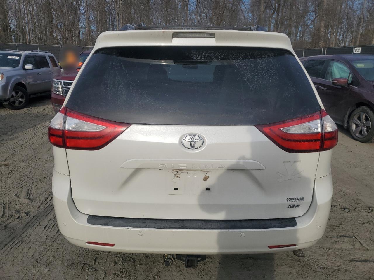 2016 Toyota Sienna - Image 6