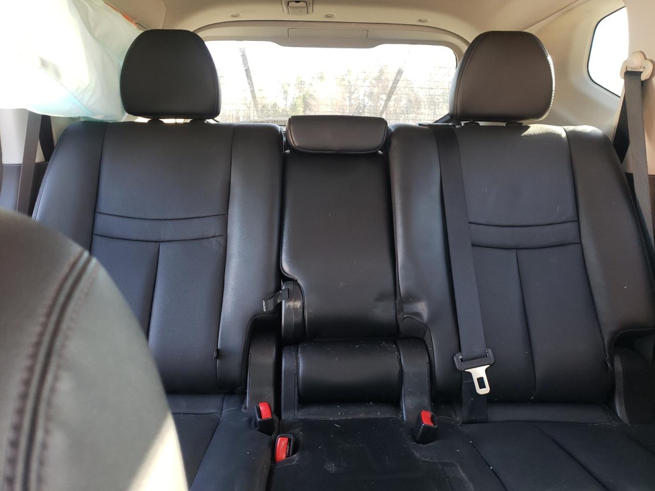 2015 Nissan Rogue - Image 10