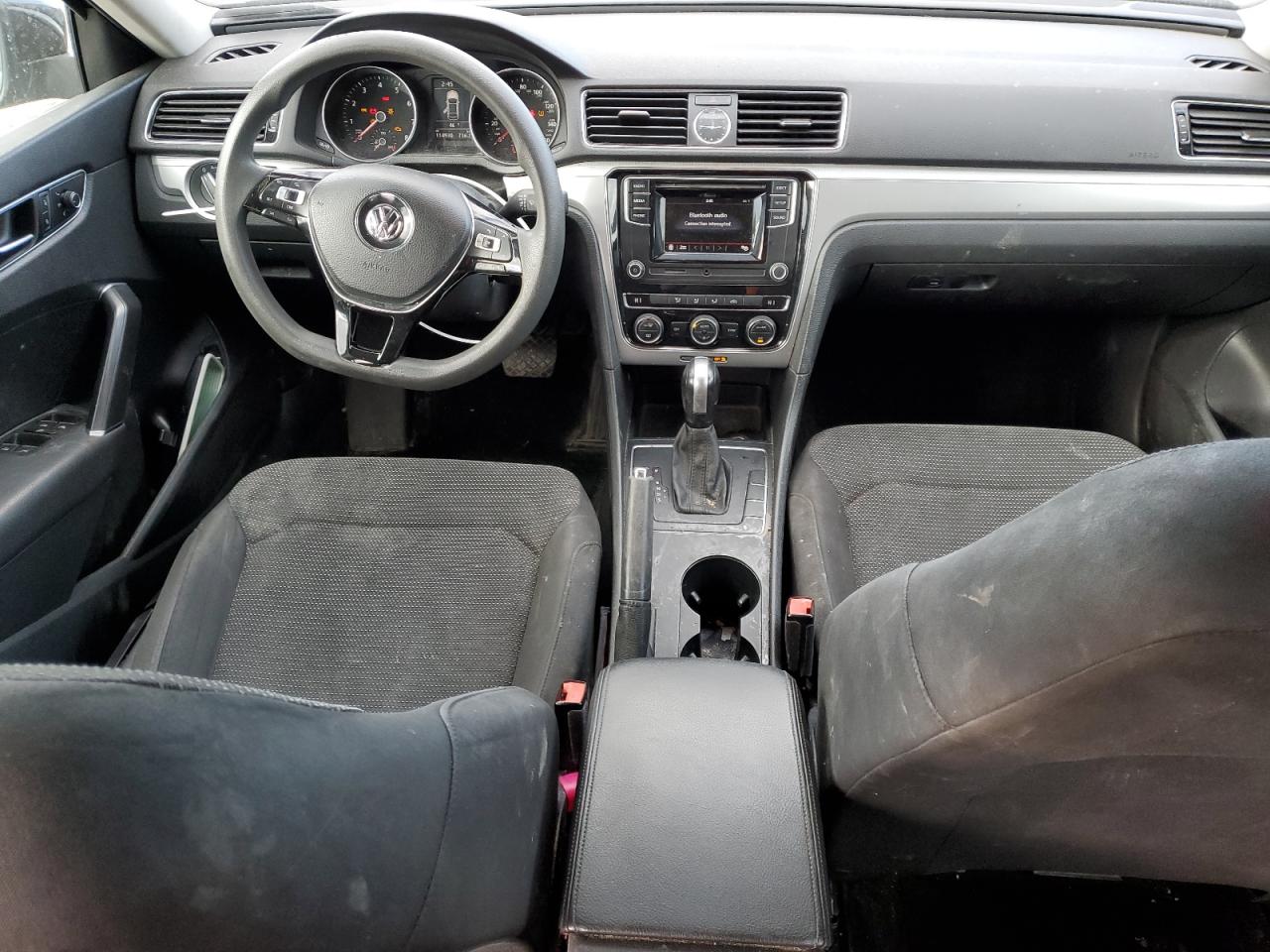 2017 Volkswagen Passat - Image 8