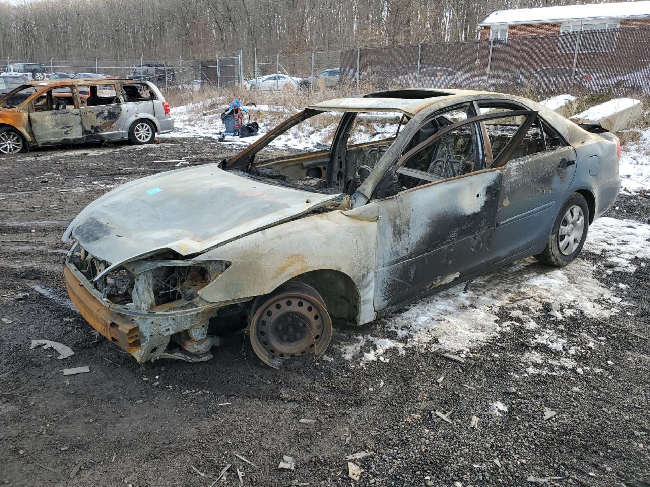 2004 Toyota Camry Le for Sale in Baltimore, MD - Burn