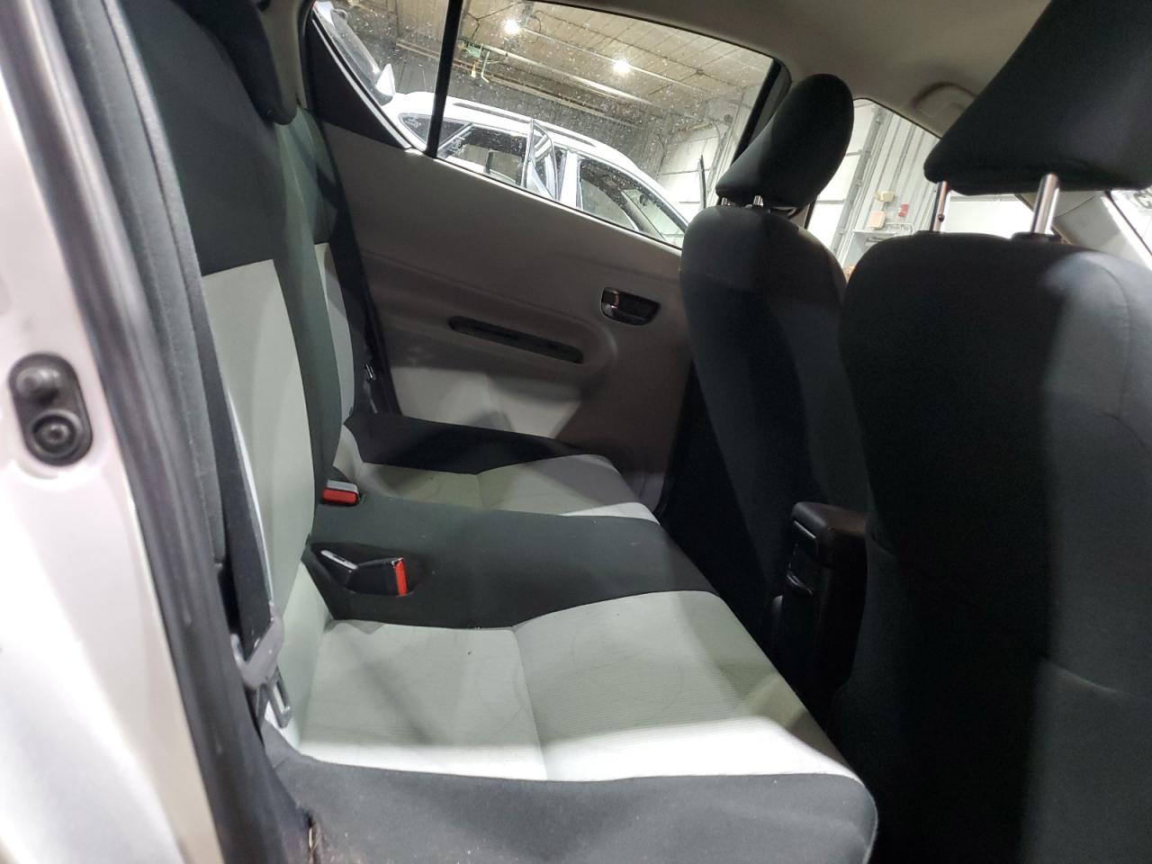 2013 Toyota Prius - Image 10