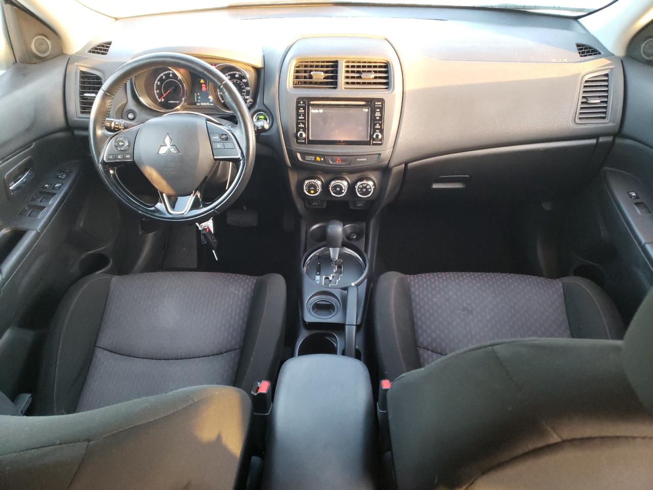 2017 Mitsubishi Outlander - Image 8
