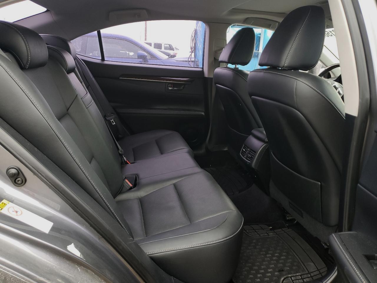 2014 Lexus ES - Image 10