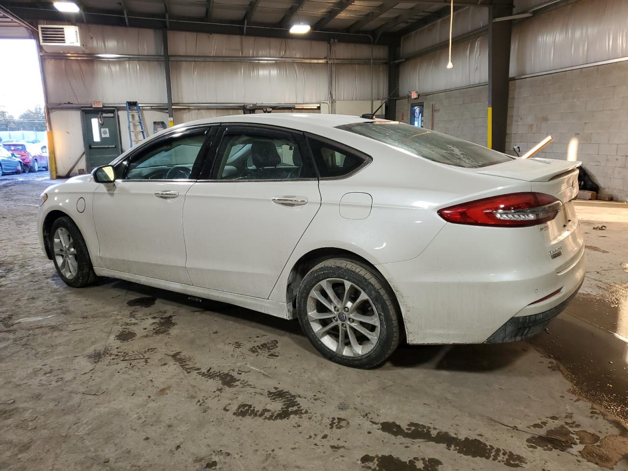 2019 Ford Fusion - Image 2